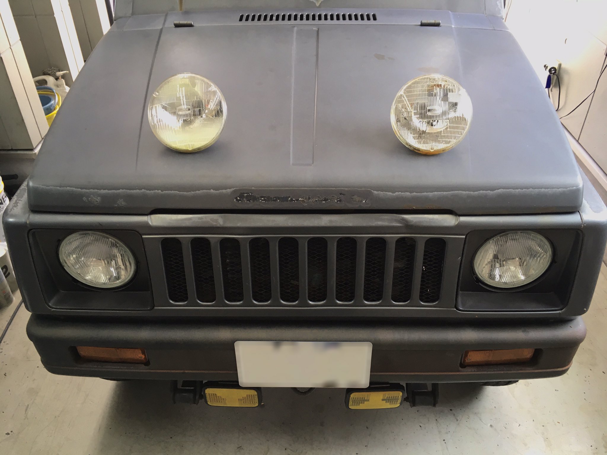 Gosse 2ストsj30ジムニー ヘッドライト切れたので交換 バルブ交換式 フラットタイプにしたら今時64ぽくなった 注 こんなボロい64は居ない