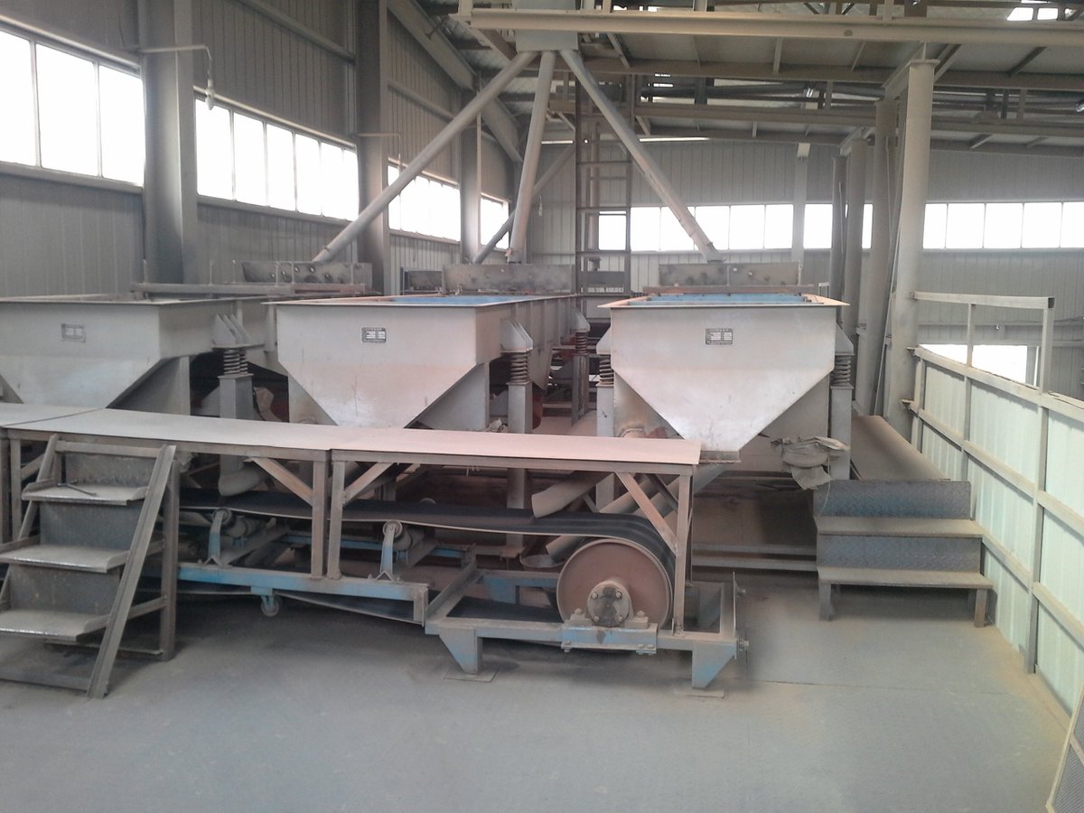 alicezh69449615's tweet image. #Linearvibratingscreen adopts double vibrating motors as power source, with the specific working mode of these two motors make the materials be thrown up on the sieve and go forward in a straight line. 
#linearsieve
