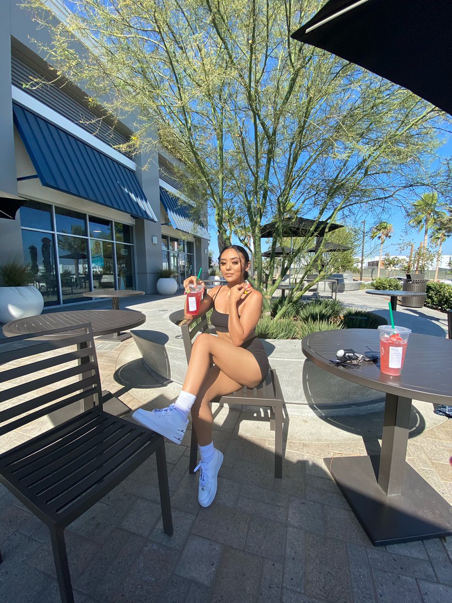 lexmariexxx's tweet photo. where she at? https://t.co/KaRRAeD4K0