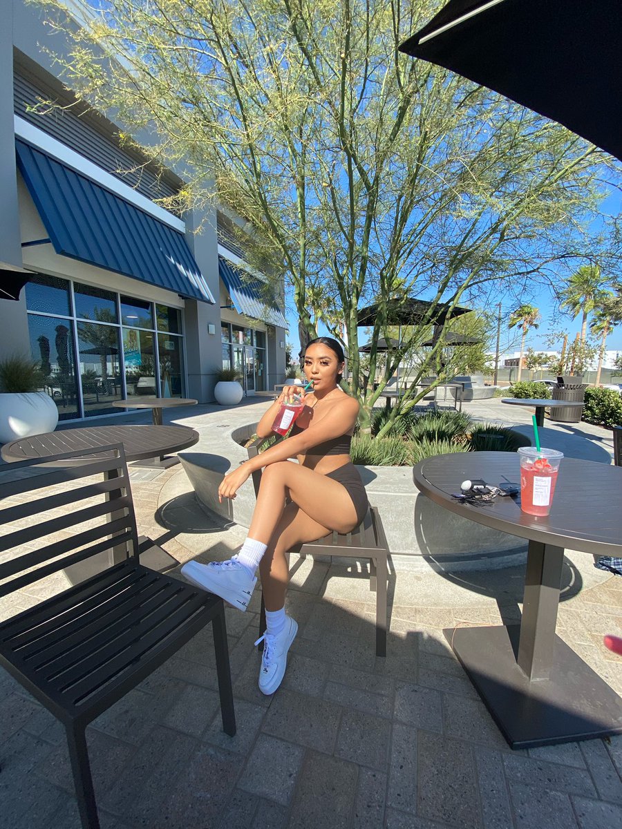 lexmariexxx's tweet photo. where she at? https://t.co/KaRRAeD4K0
