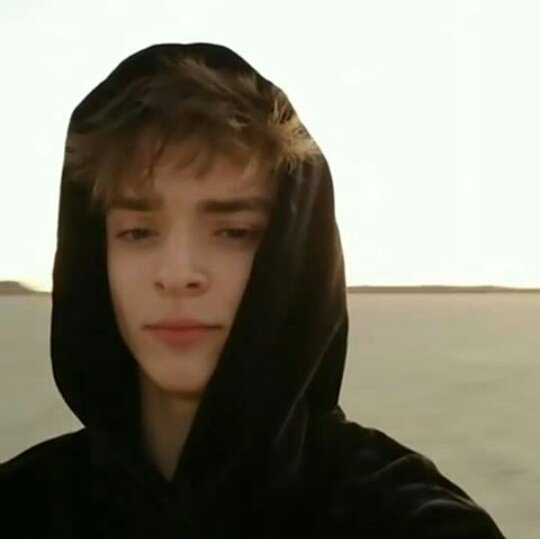 MGBorovsky's tweet photo. Tô indeciso nesses pp pra ser o MG adolescente. https://t.co/xVYKOJjGUk