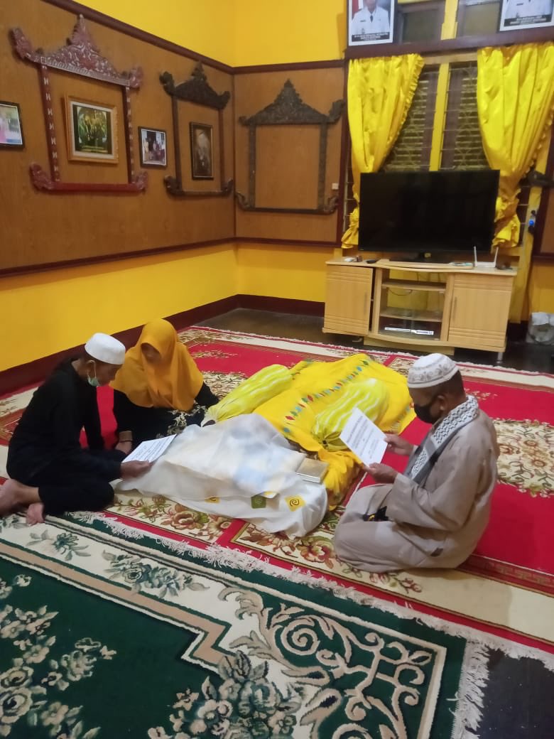 Inalillahiwa innaillaihi rojiun. Telah berpulang ke Rahmatullah, YM. Sultan Sintang H.R.M. Ikhsan Perdana Ismail Tsafioeddin Pengeran Ratu Sri Kusuma Negara V pada Hari Kamis 16 Juli 2020 pukul 01.50WIB si RSUD Ade Mohammad Djoen karena sakit.
Alfatihah