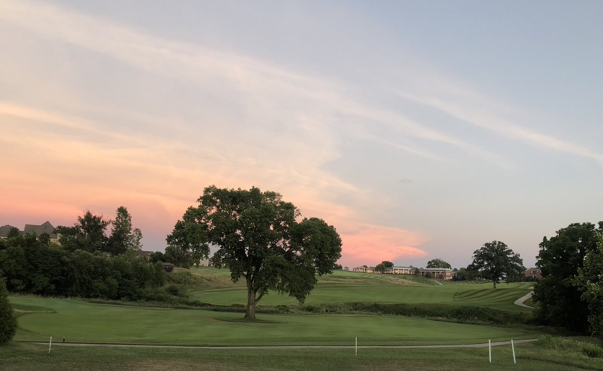 CoachCoop_'s tweet photo. Captured the beauty of our clubhouse tonight on a golf cart ride with Hudson. #10 the big ole tree & The Club at Old Hawthorne. #HomeGolfCourse @MUWomensGolf #TeeItUp https://t.co/B1mX4kgXYO