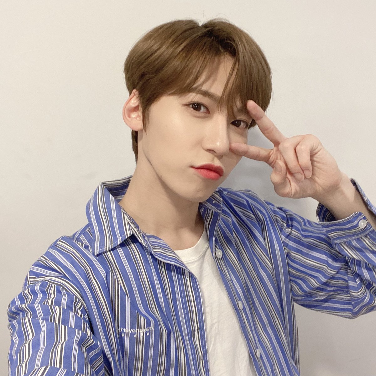 official_ONEUS's tweet photo. [#건희]
오늘 날씨가 참 좋아요!!🌤
달님들! 오늘 하루도 화이팅 넘치는
좋은 하루 되세요!😁✨ https://t.co/afzZSyKavJ