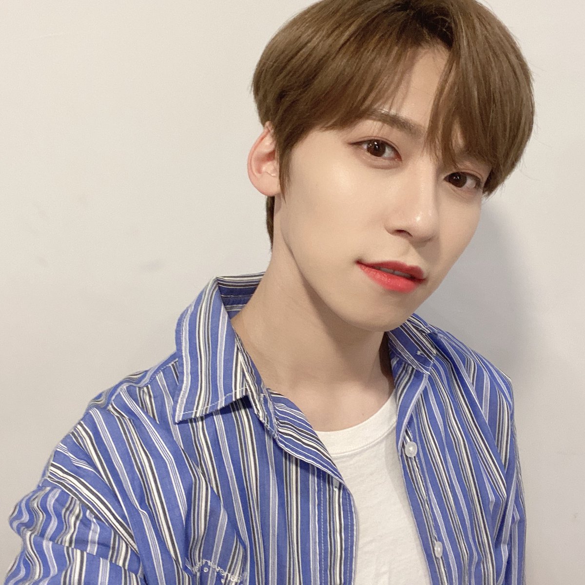 official_ONEUS's tweet photo. [#건희]
오늘 날씨가 참 좋아요!!🌤
달님들! 오늘 하루도 화이팅 넘치는
좋은 하루 되세요!😁✨ https://t.co/afzZSyKavJ