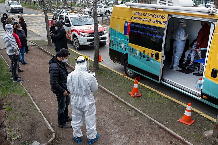CNNEE's tweet photo. Chile reporta el aumento diario de casos de covid-19 más bajo en más de 2 meses https://t.co/NjaSv5JP3O https://t.co/FvFrZrEPmq