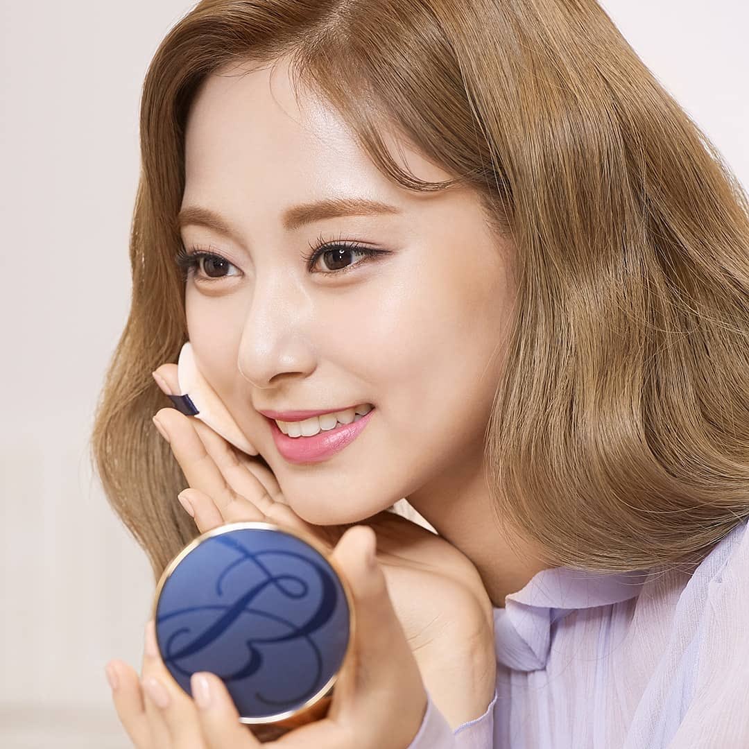 misayeon's tweet photo. TWICE x Estée Lauder
Tzuyu’s promo pics 📸
https://t.co/0acotCJaO0
#TWICE #트와이스 @JYPETWICE https://t.co/FDXWUlsRU8