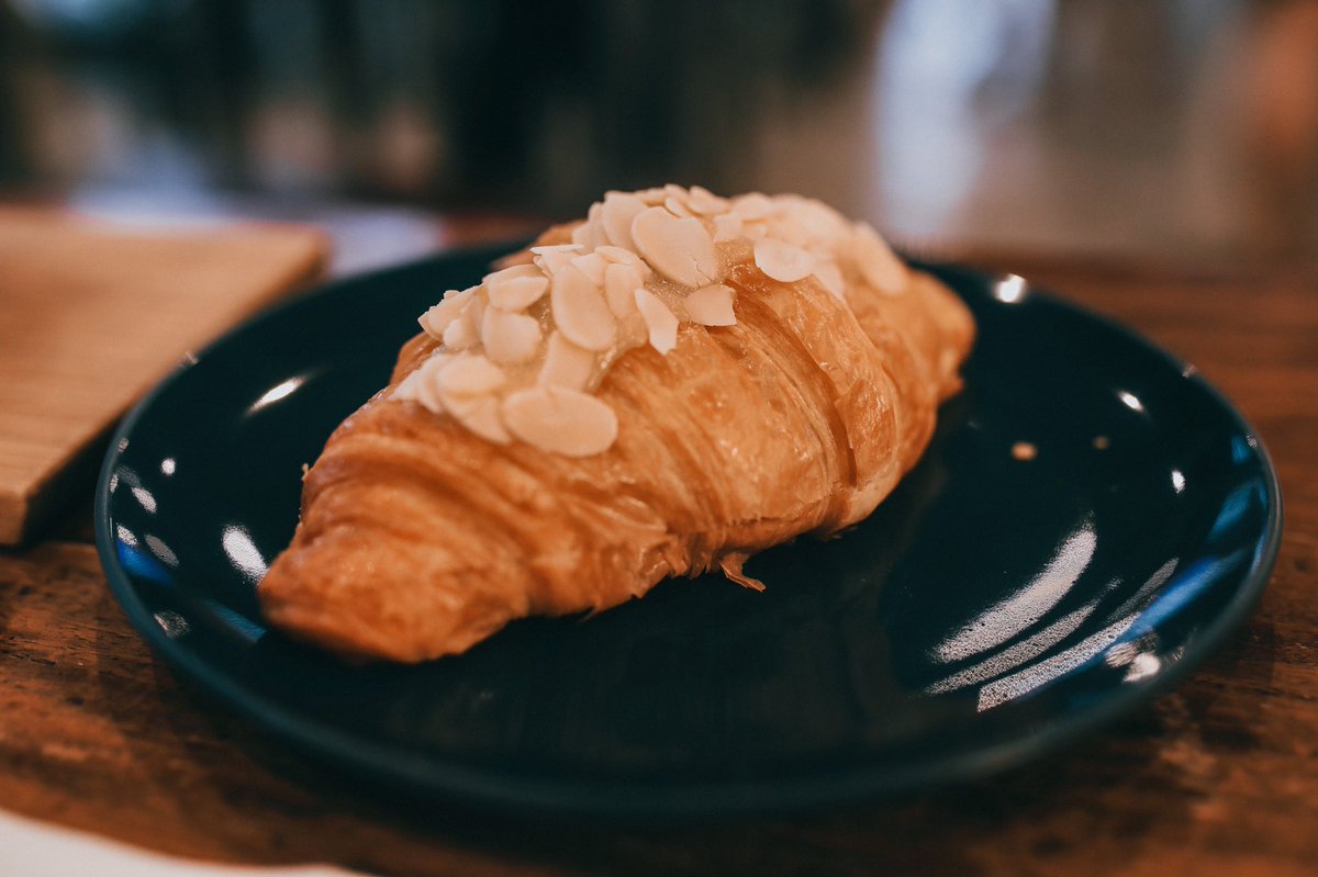 wnxwattana's tweet photo. He wants coffee,
but you are tea,
that's that.
#factorycoffee #cafehopping #cafehoppingbkk https://t.co/OshCMyANza