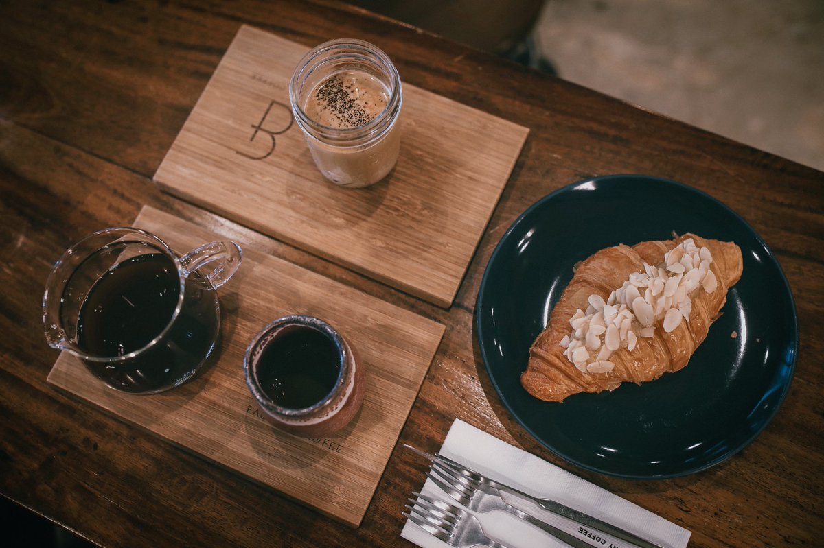 wnxwattana's tweet photo. He wants coffee,
but you are tea,
that's that.
#factorycoffee #cafehopping #cafehoppingbkk https://t.co/OshCMyANza