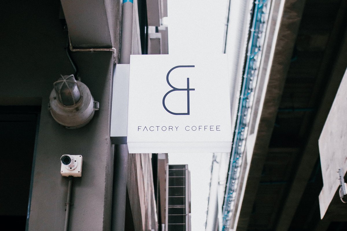 wnxwattana's tweet photo. He wants coffee,
but you are tea,
that's that.
#factorycoffee #cafehopping #cafehoppingbkk https://t.co/OshCMyANza