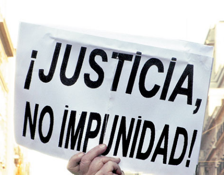 epigmenioibarra's tweet photo. Con reformas "legales" querían silenciar la denuncia
Con LeyDeSeguridadInterior quisieron amedrentarnos
Derrotados, buscan desestabilizar
Con ciber acoso intentan callarnos

NoAlOlvido
AyotzinapaVerdadyJusticia
ErradicaremosLaImpunidad
#DerribaremosLaCorrupcion https://t.co/oikR2ficDR