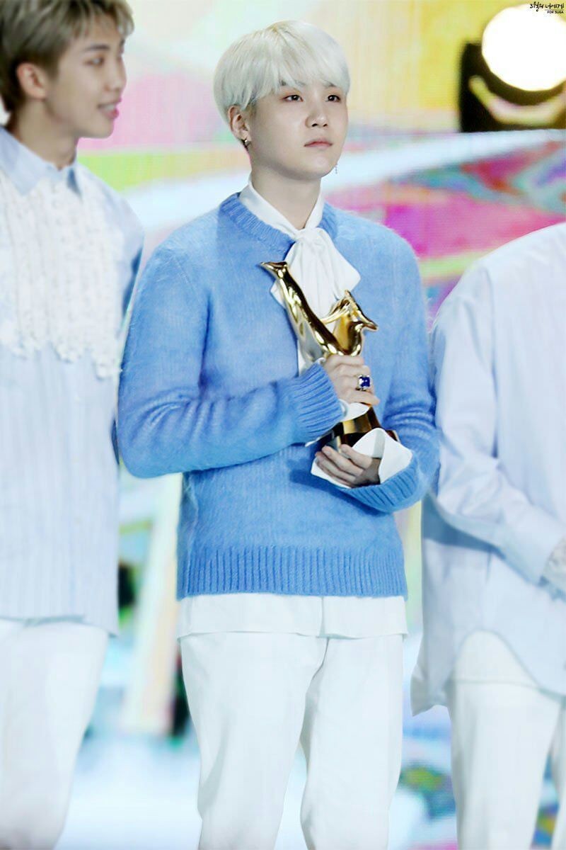 Plushcheek's tweet photo. 100118||
 32nd golden Disc award: min yoongi https://t.co/OXTUtbtaSZ