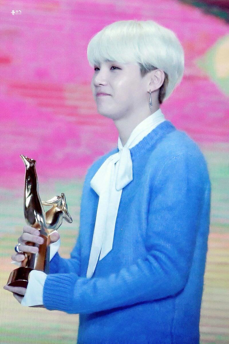 Plushcheek's tweet photo. 100118||
 32nd golden Disc award: min yoongi https://t.co/OXTUtbtaSZ