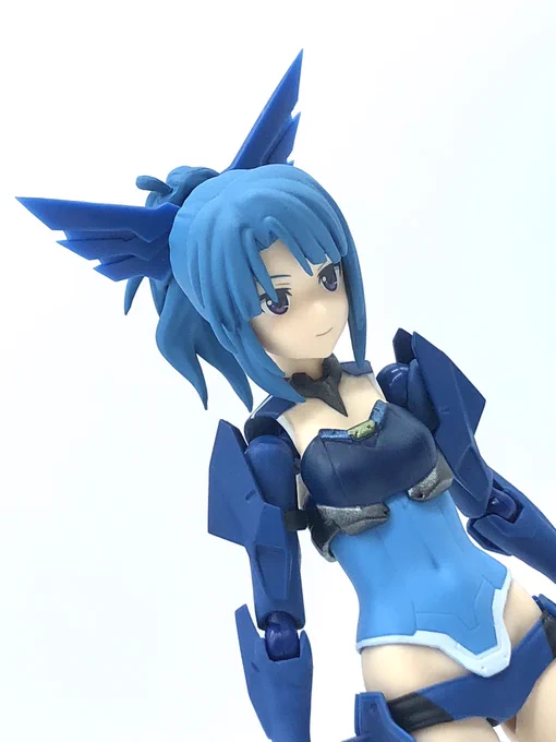 figma 小鳥遊怜 、ようやっと開封!
エレガントやわ〜いいぞ!
プレゼントコードついていてゲーム中アイテム色々貰えます。
新近接武器ギュルヴイ、デザインしました。

#アリスギア
 #goodsmile

https://t.co/vMfw9oBPz0 