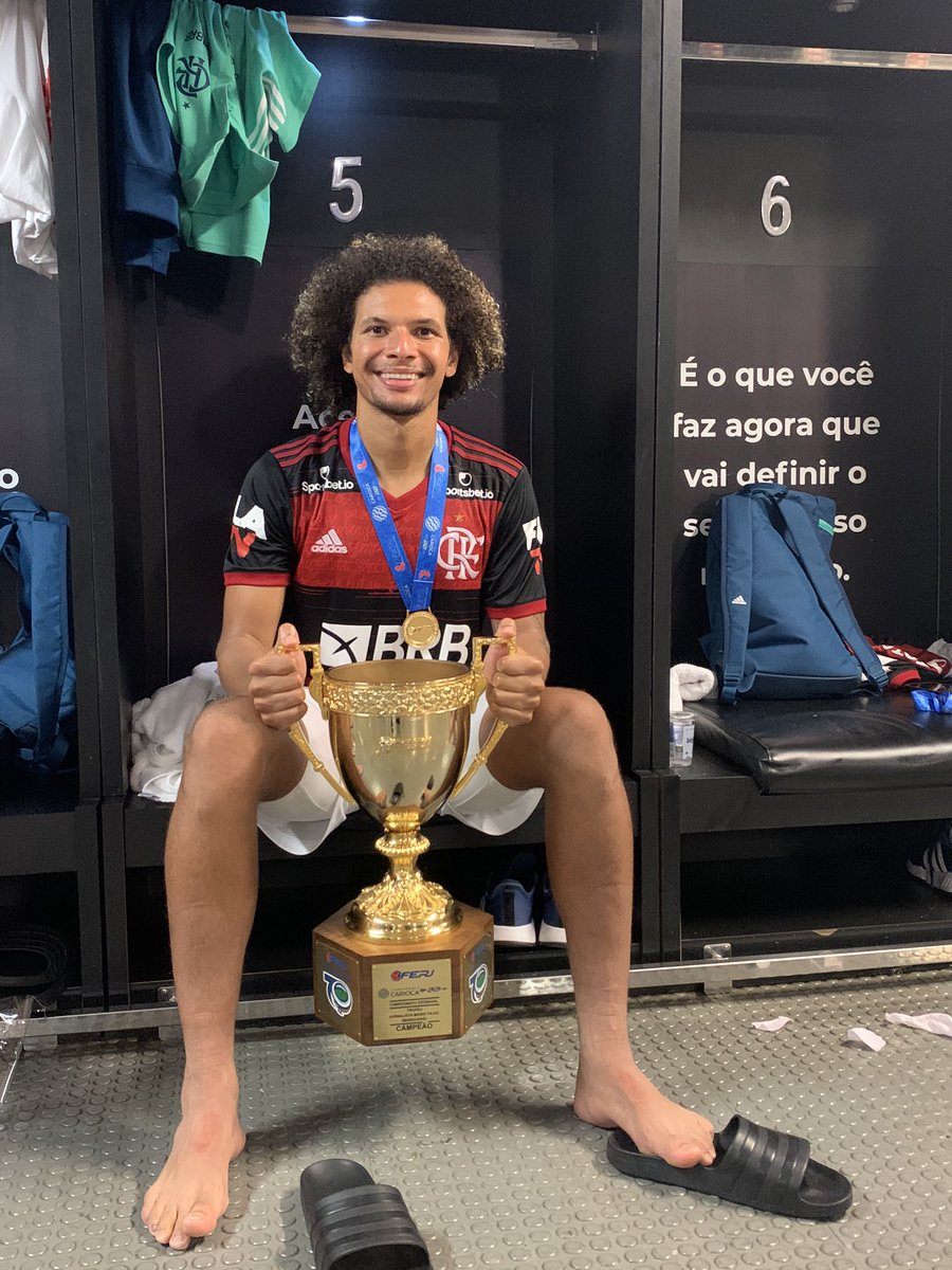 willianarao's tweet photo. Bi campeão carioca 🏆🏆🥇🥇 https://t.co/wcwGxRUnhV