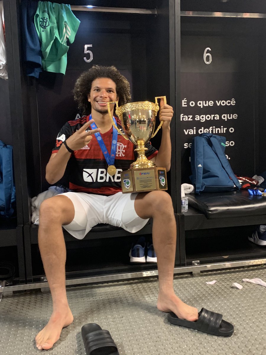 willianarao's tweet photo. Bi campeão carioca 🏆🏆🥇🥇 https://t.co/wcwGxRUnhV