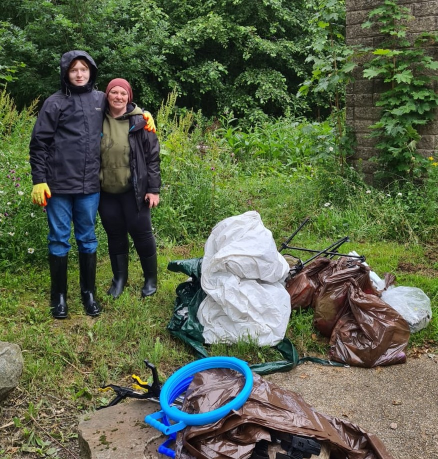 LianPate's tweet photo. JUBILEE MEADOW UPDATE
Top recruits Alistair and local councillor @afrasiab_anwar helped bag and drag all the crap off the meadow yesterday. Both absolute legends
Thanks to @burnleycouncil parks team for collecting the rubbish
#BankHall @BurnleyLabour #BrunValley @LancsLabour https://t.co/xyXGlGLhjt