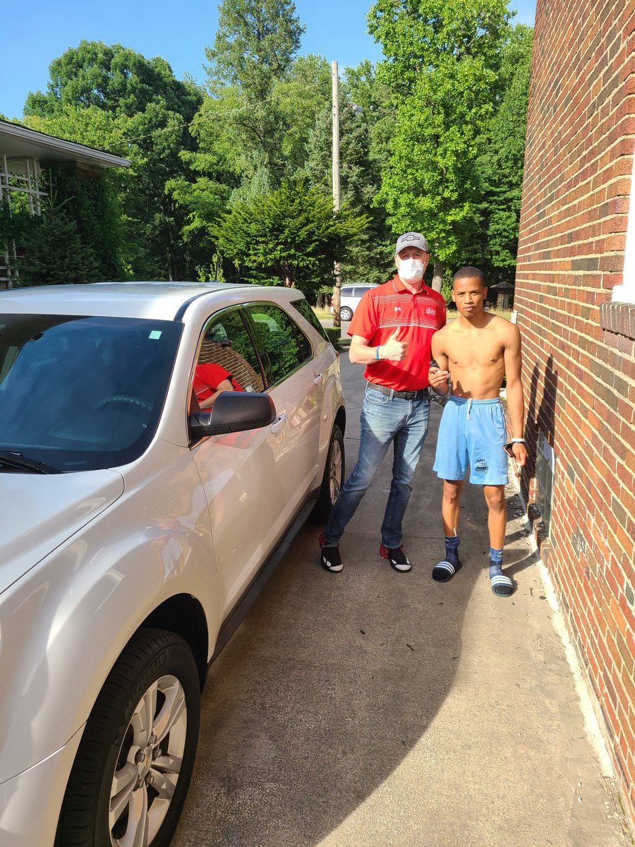sonnyjohnson32's tweet photo. Sonny Jr. got his 1st car! It's easy to take care of your kids when they make you so proud. @SonnyJohnsonJr1 had straight A's this year and had great work ethic on and off the court. Thank you @AuroraChevy @usedcarhero @kenganley for everything! https://t.co/8ZpjFXrwtS