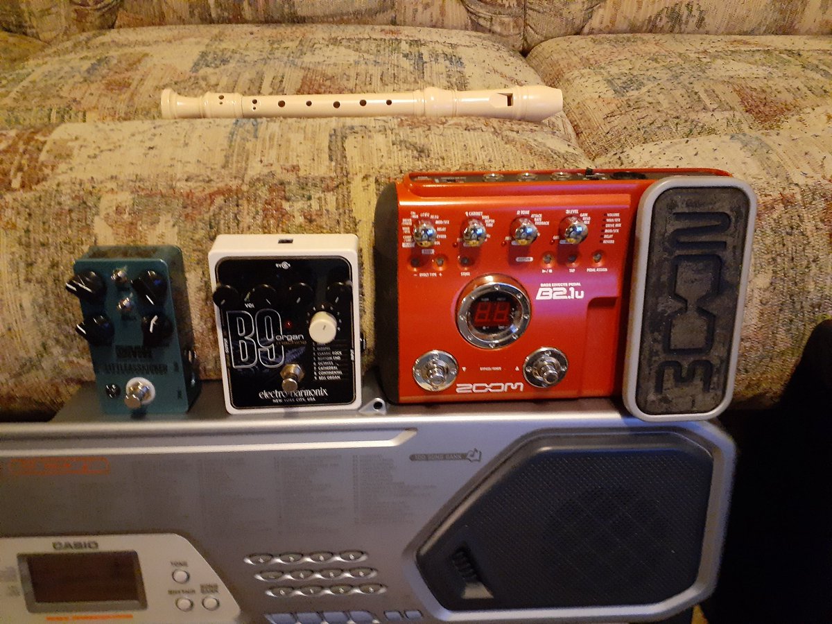 HexificeMusic's tweet photo. ALL MY GEAR (except mics and cables).
#bassplayer #BassGuitar #electricbass
#electricupright #uprightbass #bajoacustico #bajoelectrico
#zoombasseffects #zoombass #acousticbass #staggbass #casiokeyboard #fenderamp #electroharmonix #BassGuitar https://t.co/te3hCivCNU