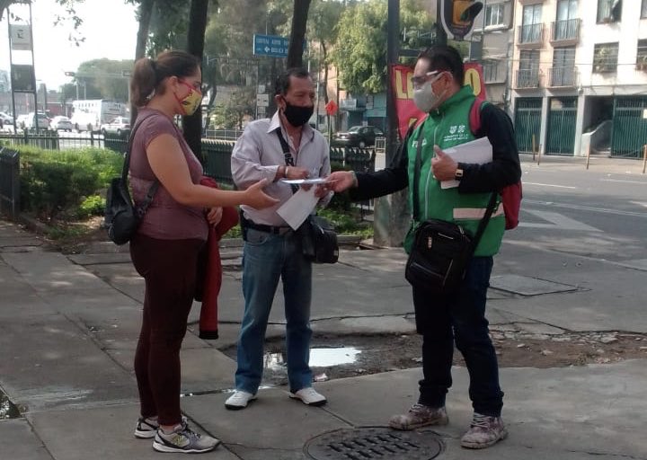 SeGobCDMX's tweet photo. #PromotoresDeLaPaz invitan de forma personal a la población a intercambiar sus armas de fuego por dinero en efectivo en los módulos de #SíAlDesarmeSíALaPaz🕊 https://t.co/iU018YWpCy