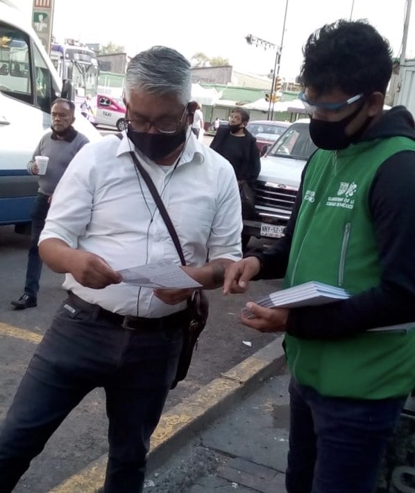 SeGobCDMX's tweet photo. #PromotoresDeLaPaz invitan de forma personal a la población a intercambiar sus armas de fuego por dinero en efectivo en los módulos de #SíAlDesarmeSíALaPaz🕊 https://t.co/iU018YWpCy