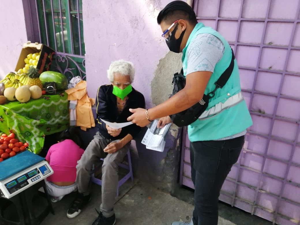 SeGobCDMX's tweet photo. #PromotoresDeLaPaz invitan de forma personal a la población a intercambiar sus armas de fuego por dinero en efectivo en los módulos de #SíAlDesarmeSíALaPaz🕊 https://t.co/iU018YWpCy