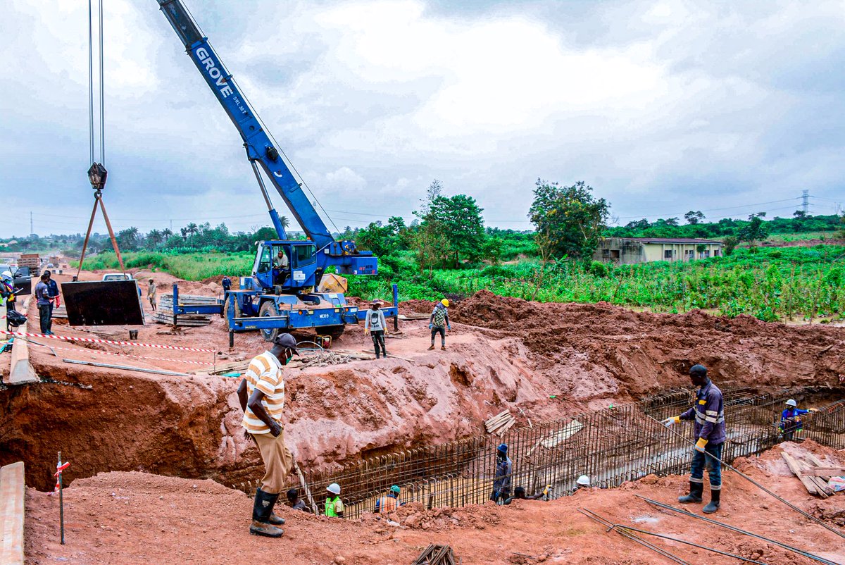ArenaOgun's tweet photo. Progress Progress Progress!!!. 
Workdone so far on the reconstruction of 14.5km  Ijebu-Epe Expressway by @OGSG_Official under the able leadership of  @dabiodunMFR We hope to see more of this across our border towns. Agbado, Denro-Isashi, Agbara, Olambe, Akute etc. needs attention https://t.co/LC18atxPoW