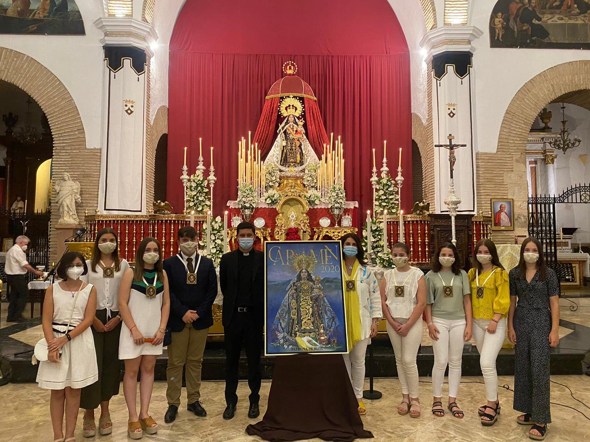 En la noche de hoy hemos presentado nuestro regalo a Nuestra Patrona, una excelente pintura realizada por la artiasta <a href="/NuriaBarreraBel/">NURIA BARRERA 🇪🇦</a> . Enhorabuena por este gran trabajo. Muchas gracias!!