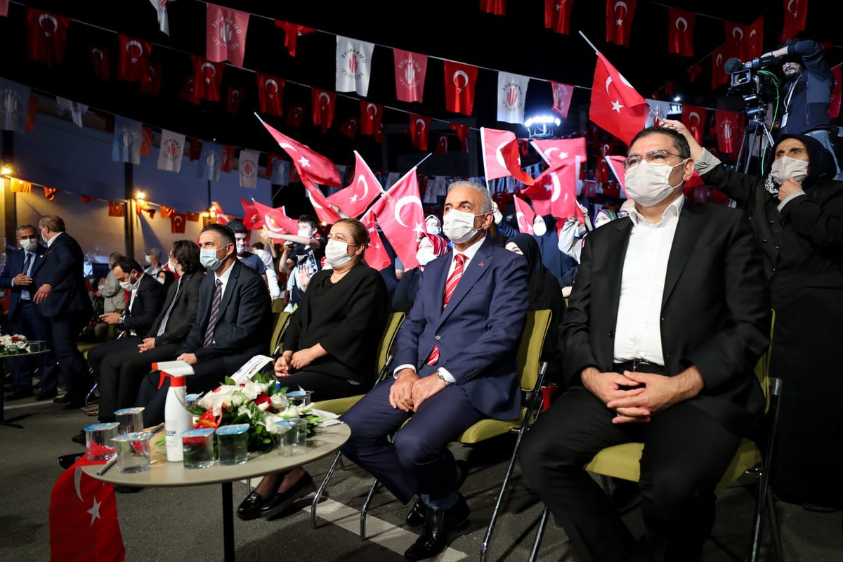 AkUmraniye's tweet photo. 15 Temmuz Demokrasi ve Milli Birlik Günümüzde Ümraniyeli hemşehrilerimizin katılımlarıyla 
düzenlenen özel programa katılarak, milli irademiz uğruna şehadete eren şehitlerimizi andık. 🇹🇷 #15Temmuz 

@bayramsenocak @mahmutemin58 @ismetyildirimtr https://t.co/rfz417hP1J