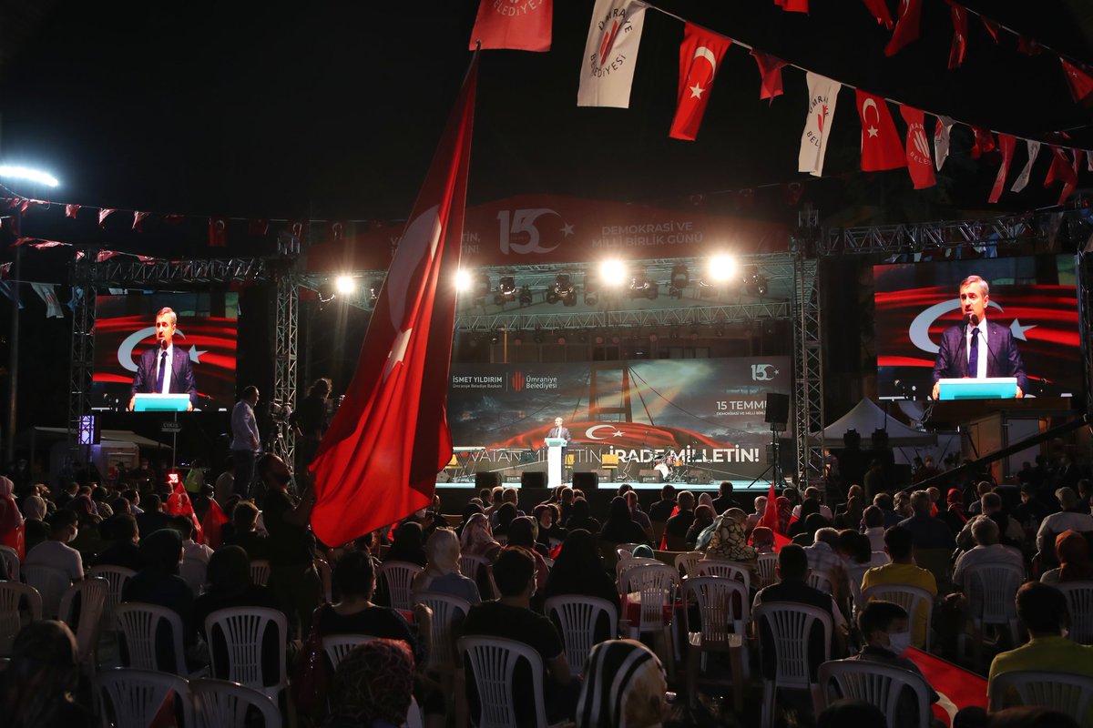 AkUmraniye's tweet photo. 15 Temmuz Demokrasi ve Milli Birlik Günümüzde Ümraniyeli hemşehrilerimizin katılımlarıyla 
düzenlenen özel programa katılarak, milli irademiz uğruna şehadete eren şehitlerimizi andık. 🇹🇷 #15Temmuz 

@bayramsenocak @mahmutemin58 @ismetyildirimtr https://t.co/rfz417hP1J