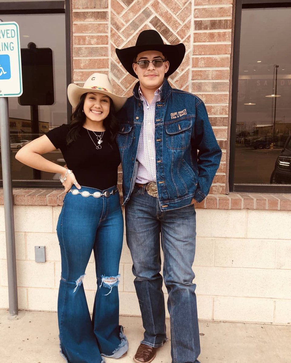 "Elije esa persona que piense en un futuro, en una estabilidad, en formar una familia, que tenga deseos de casarse💍 contigo, porque eres maravillos@ y mereces a alguien que te ame como tú l@ amarás a él(ella)."🤠💖
Couple goals 🧡