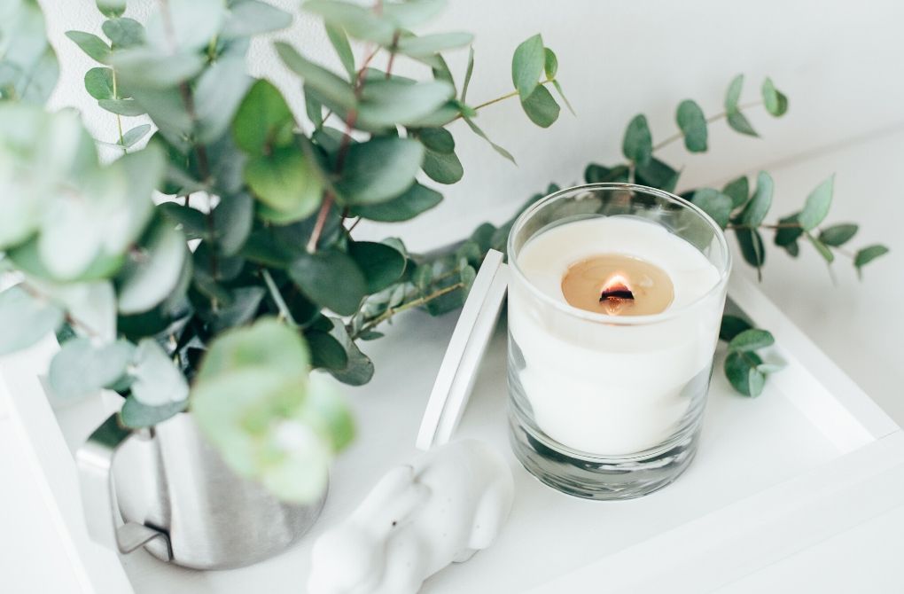 Do the walls of your house feel like they’re closing in on you? The good news is that we don’t have to get stuck in this place – physical or mental. Find out how seasonal decorating on a budget can help at peppermint-tea.com. #seasonaldecorating #healthylifestyle