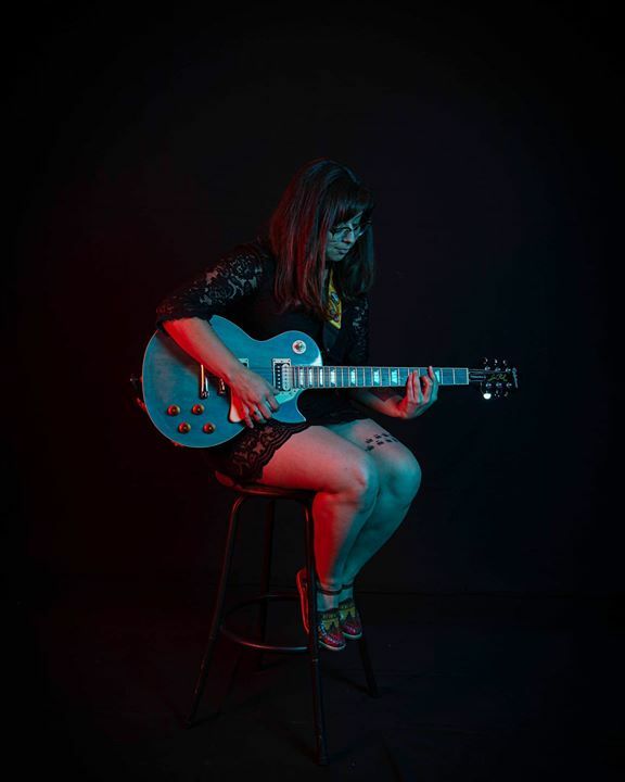 Brattttttty's tweet photo. Theres something strange and powerful about womxn chasing their passion...

La tocaya looks fearless with her weapon of choice. 

🎸@analatrombonera 

🎶@elcolectivosabinas

Thanks to @themaincavebarbershop for allowing us to shoot these at their location! https://t.co/XbFkEh5bv5
