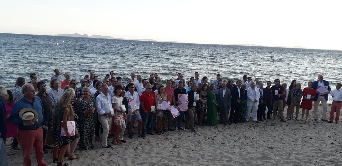 c_thomas13105's tweet photo. Participation à la soirée des lauréats du Concours Général Agricole et des Vins de Provence organisée par la Chambre d'Agriculture du Var et le CIVP. En présence des élus de la Fédération du Var et des collaborateurs de @GroupamaMed, partenaire officiel de la soirée. https://t.co/yS48jNvEcG