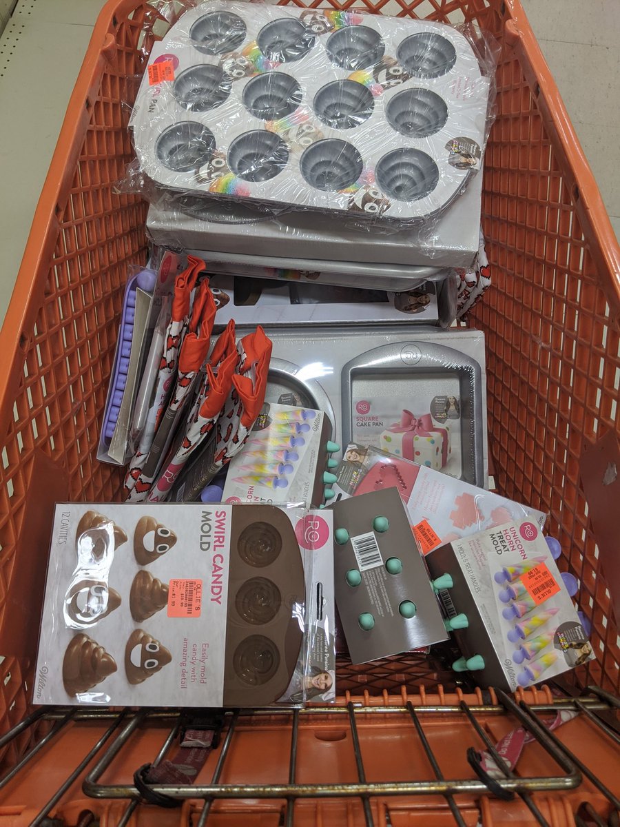 RevSeanALC's tweet photo. When both your family and your brother's love @RosannaPansino  and you go to Ollie's, this happens. https://t.co/wTSPG8FzEv