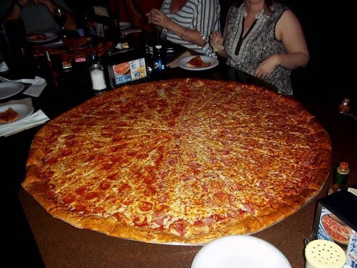 ELxGRANDExGATO's tweet photo. If I gotta pick 2 friends to eat this with me itโs @leavITtoBEAV and #TwitterlessDan https://t.co/NlcsNHRcE8