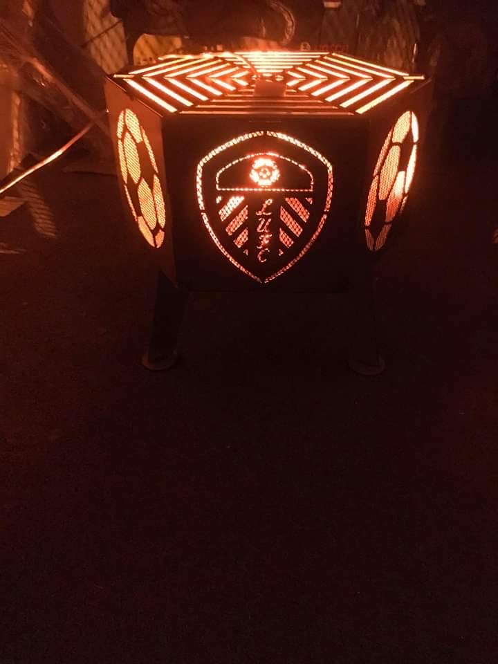 ThePitCompany's tweet photo. 🎊GIVEAWAY TIME🎊

If Leeds get a WIN today we'll be giving away one of our amazing fire pits to one of you lucky lot!💙💛

To enter you have to:
✅ Tag 3 mates below
✅ Retweet this Tweet
✅ Make sure you follow us!

Good luck everyone😎🔥 #lufc https://t.co/eFxWXrKoQA