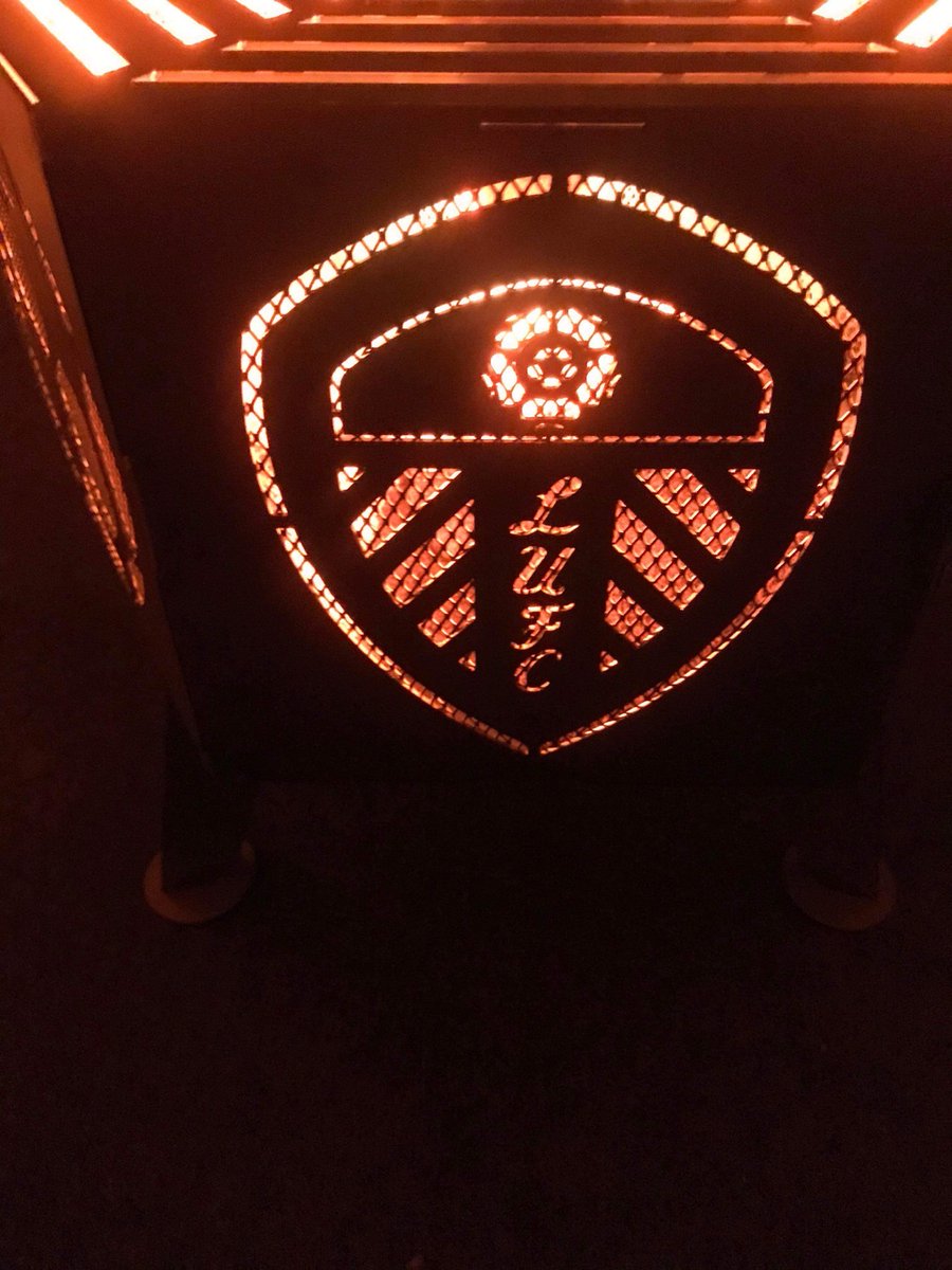 ThePitCompany's tweet photo. 🎊GIVEAWAY TIME🎊

If Leeds get a WIN today we'll be giving away one of our amazing fire pits to one of you lucky lot!💙💛

To enter you have to:
✅ Tag 3 mates below
✅ Retweet this Tweet
✅ Make sure you follow us!

Good luck everyone😎🔥 #lufc https://t.co/eFxWXrKoQA