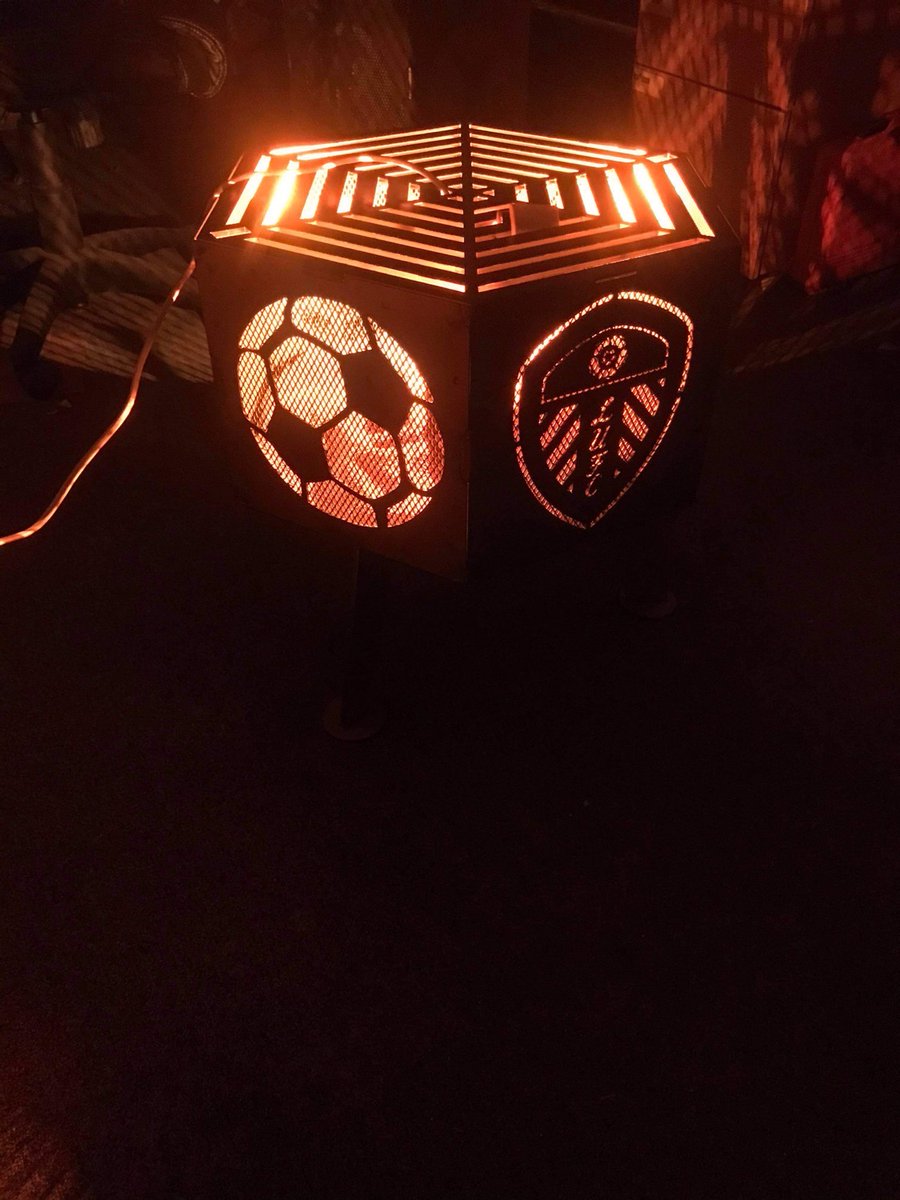 ThePitCompany's tweet photo. 🎊GIVEAWAY TIME🎊

If Leeds get a WIN today we'll be giving away one of our amazing fire pits to one of you lucky lot!💙💛

To enter you have to:
✅ Tag 3 mates below
✅ Retweet this Tweet
✅ Make sure you follow us!

Good luck everyone😎🔥 #lufc https://t.co/eFxWXrKoQA