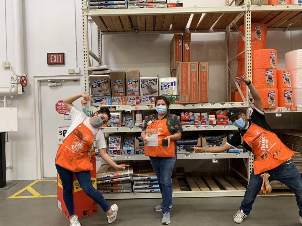 Congratulations to Sonia! She earned a Homer Award for her excellent customer service, and pushing credit! Hard work always pays off!
<a href="/e_tindal3505/">E tindal</a> @HomeDepot0523 <a href="/DianaSundermann/">Diana Sundermann</a> @Fuerstenberg15 @JazminM55951940