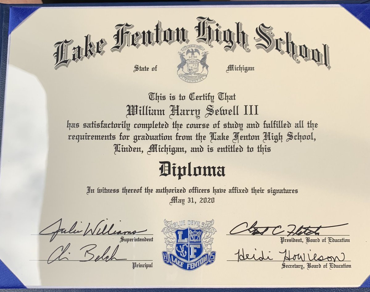 jsewell02's tweet photo. Thank you Lake Fenton for making today special for our graduates!! #lfleads #lf2020graduates https://t.co/29KaMDkPBp