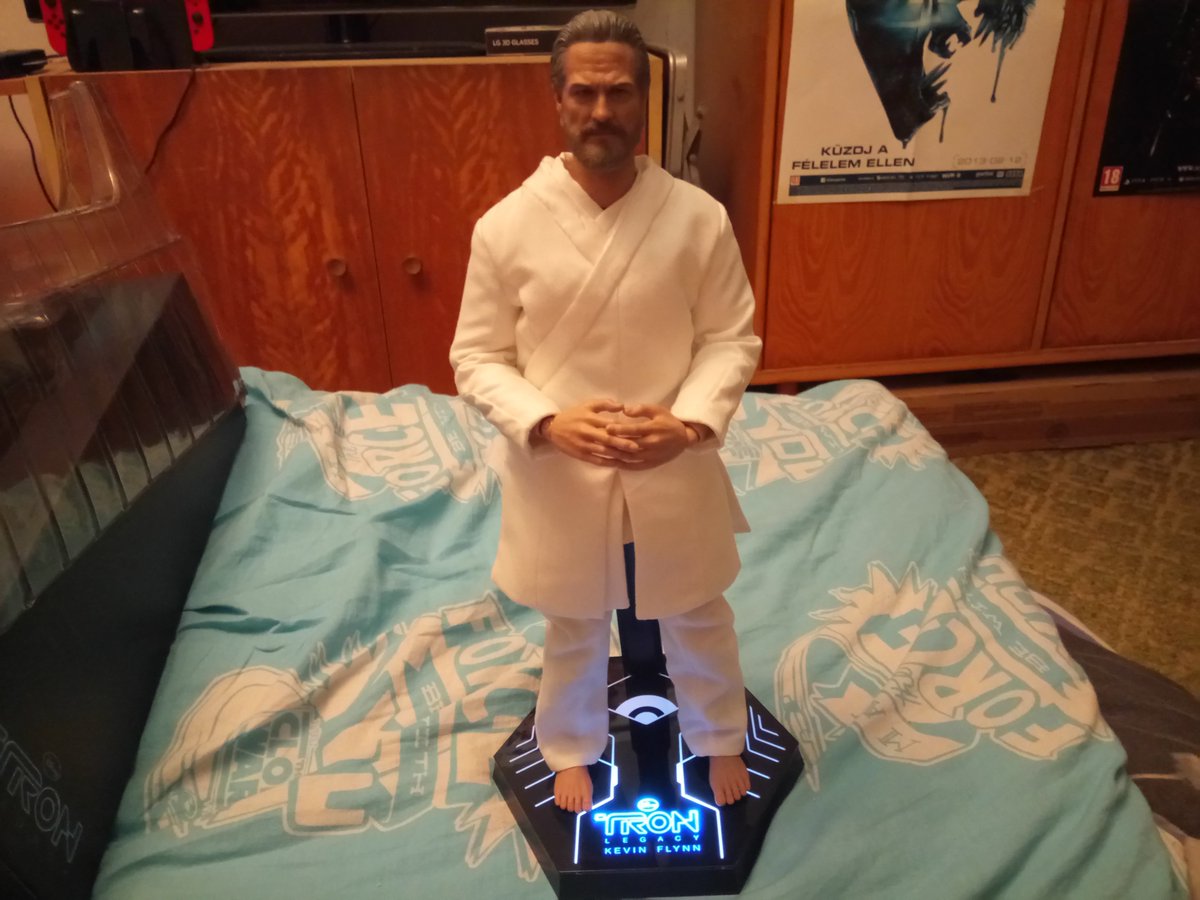 DavidCollector's tweet photo. Hot Toys Kevin Flynn, 1/6 scale figure very beautiful.  #hottoys #hottoyscollection #hottoyscollector #figures #figure #geekcollection #geek #collectors #geeks #hottoysphotography #hottoyscollectibles #tronlegacy #tronmovie #actionfigure #actionfigures https://t.co/G1THzcRKKg