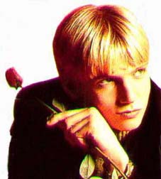 BSBFangirls's tweet photo. Continuing #NickWeek and getting ready for tomorrow, let's look at some more old pics of @nickcarter. Which do you like more?! https://t.co/O2tbSwiykB
