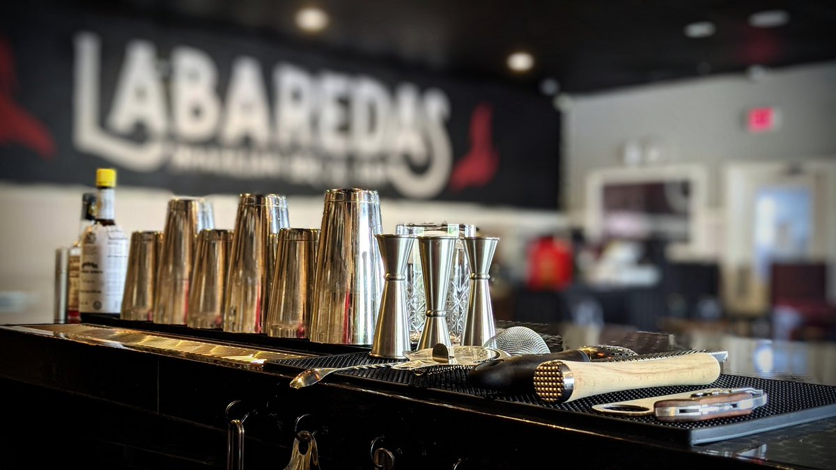 LabaredasBBQ's tweet photo. We believe that a well made cocktail can completely transform your mood and your day. We don't mean that a good cocktail is one that is so full of alcohol that it gets you drunk as quickly as possible so that you can forget about your day, no. (1/3) https://t.co/wKvLlJ7Ks2