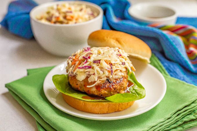 FamilyFoodTable's tweet image. It's National Grilling Month! These BBQ Turkey Burgers are juicy, flavorful and just 5 basic ingredients. They're gonna be your new favorite! #ad familyfoodonthetable.com/bbq-turkey-bur… #TryTurkey @ServeTurkey