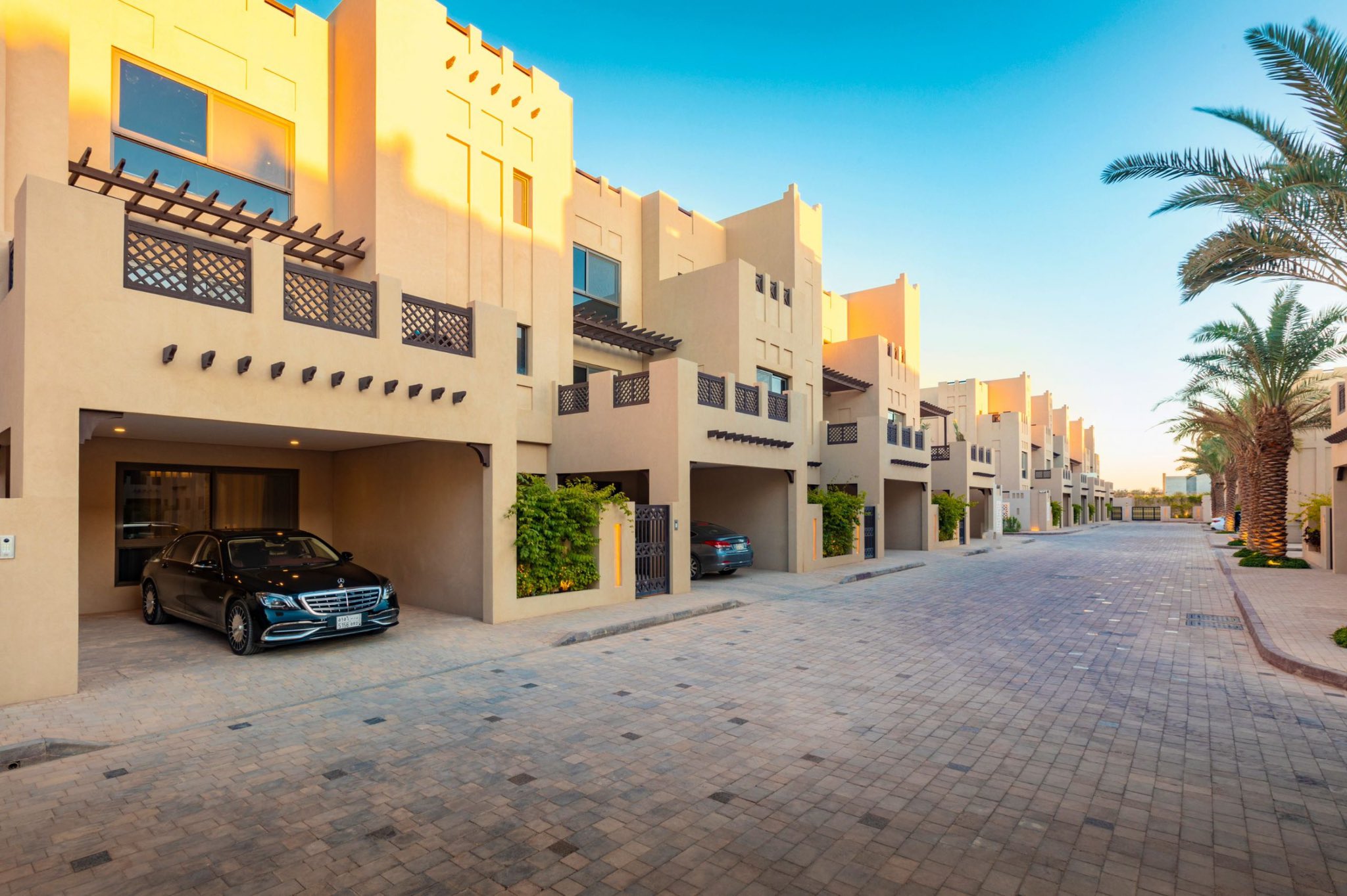 عداد مشاريع الرياض A Twitter يمام ڤيليج مجمع سكني مغلق بحي القيروان في شمال الرياض على مساحة 13 700 م يتكون من 40 وحدة سكنية عبارة عن فلل وشقق سكنية Https T Co Oy8c6v0bvx