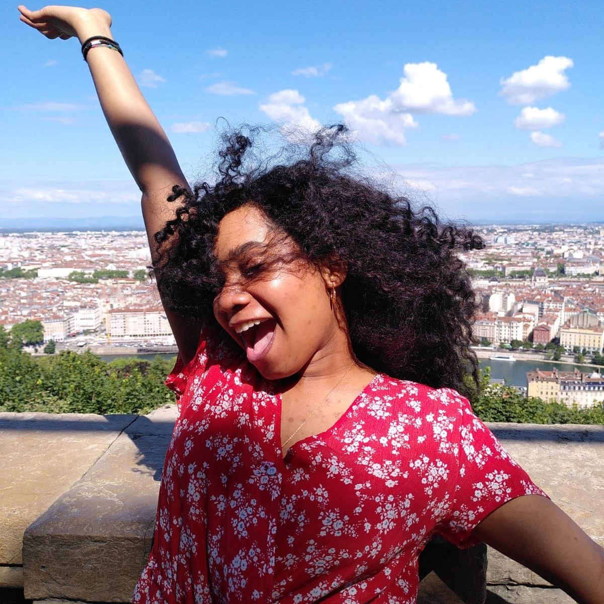 ChloMeetWorld's tweet photo. #NouvellePhotoDeProfil And un comeback de 4 jours 😂😂😂 https://t.co/IzYdFfwsLR