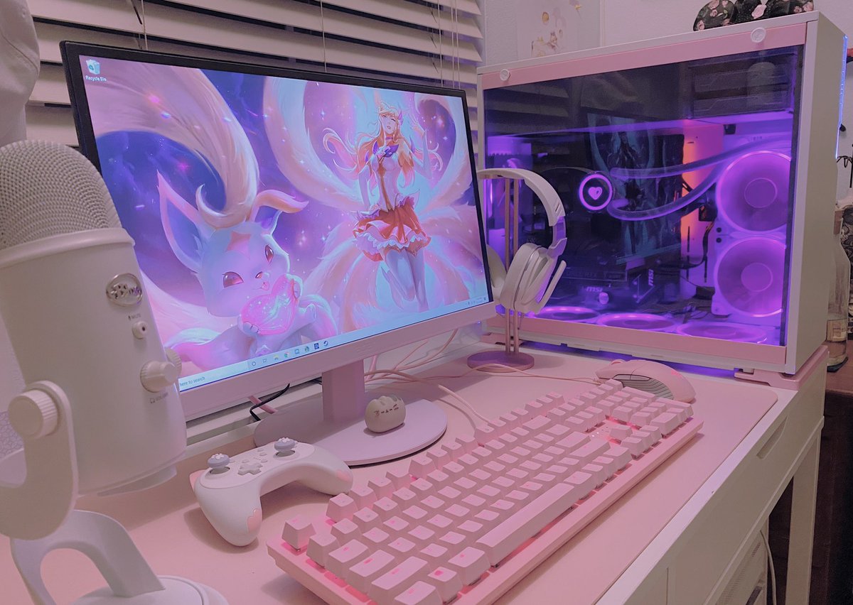verryberrie_'s tweet image. sharing some pics here bc I just really love my pc setup 💗🤍💕💜