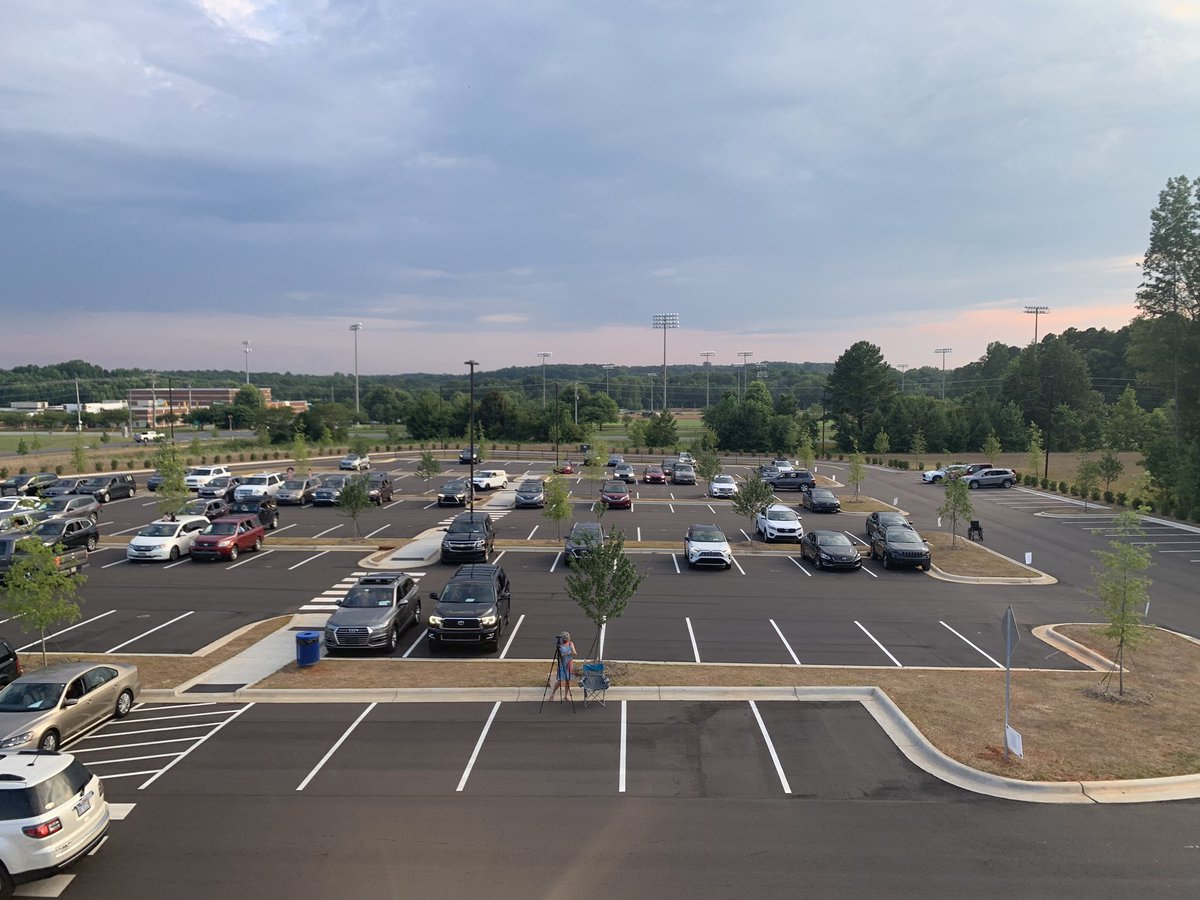 JoyKWarner's tweet image. Graduation Drive-In style! #csdclassof2020