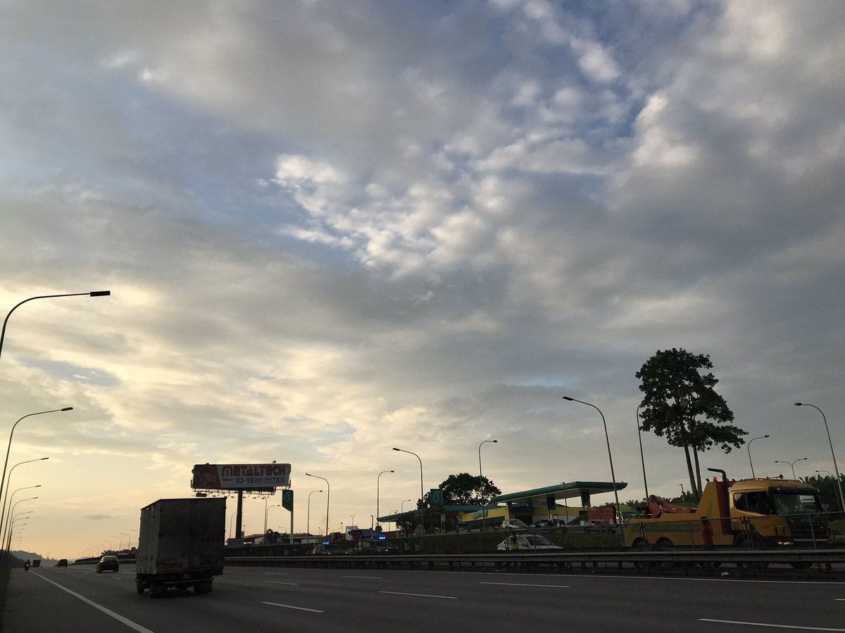 Senawangtv على تويتر Seremban Trafik Bergerak Perlahan Dari Bandar Ainsdale Menghala Ke Nilai Akibat Berlaku Kemalangan Membabitkan Lori Terbalik Hati Hati Pengguna Jalan Raya Https T Co Ns91gnksg6